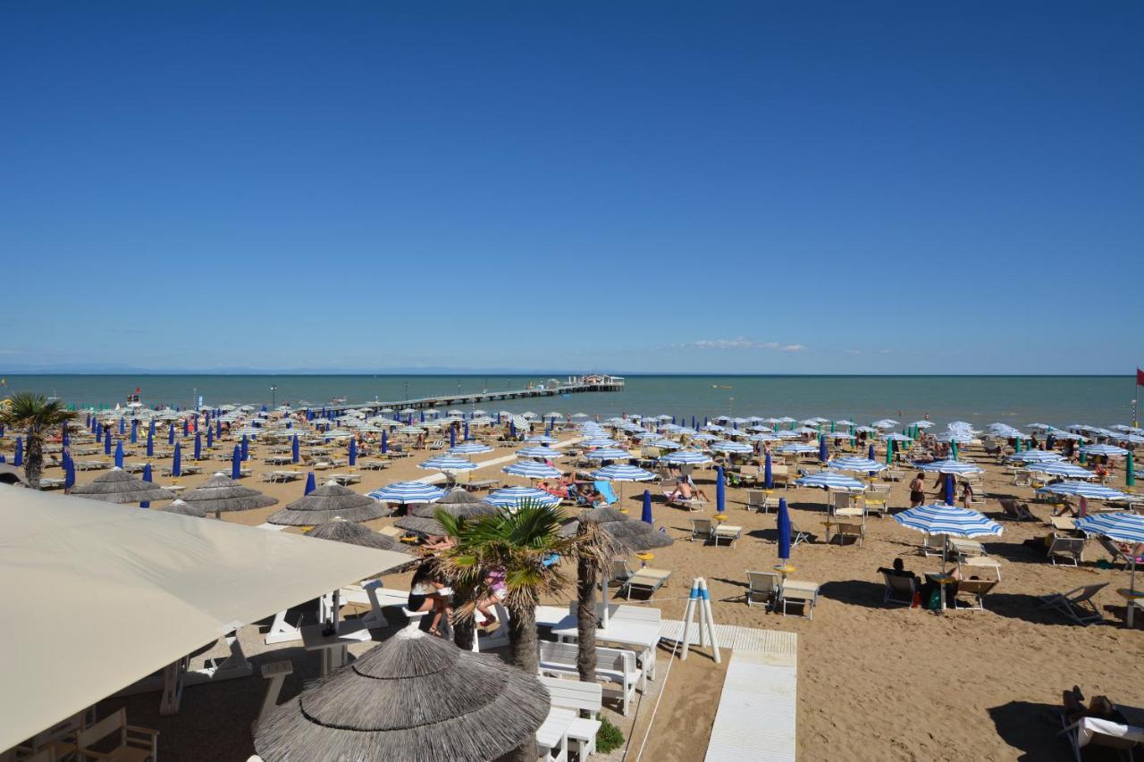 Lignano Pineta With Sea View Apartment Lignano Sabbiadoro Bagian luar foto